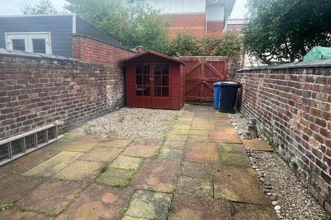 2 bedroom terraced house to rent, Gorsey Lane, Warrington, WA2