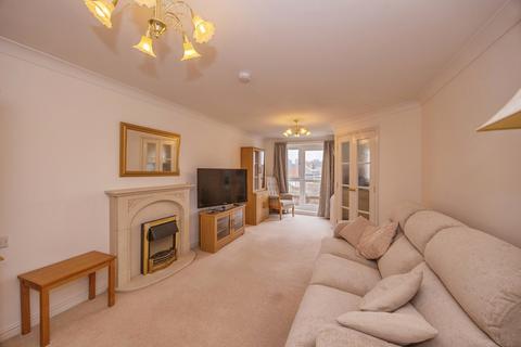 2 bedroom flat for sale, London Road, Cowplain, Waterlooville, Hampshire, PO8