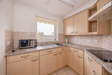 2 bedroom flat for sale, London Road, Cowplain, Waterlooville, Hampshire, PO8
