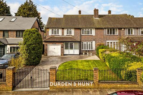 4 bedroom semi-detached house for sale, Romford Road, Chigwell, IG7