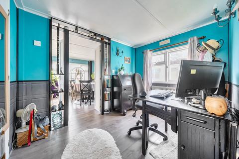 2 bedroom park home for sale, Heath Farm Park, Salisbury SP3
