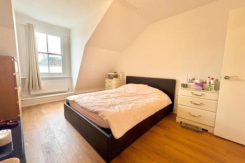 1 bedroom in a house share to rent, Holland Road, Kensington, W14