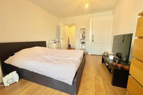 1 bedroom in a house share to rent, Holland Road, Kensington, W14
