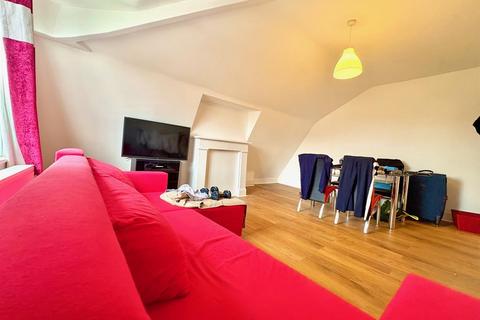 1 bedroom in a house share to rent, Holland Road, Kensington, W14