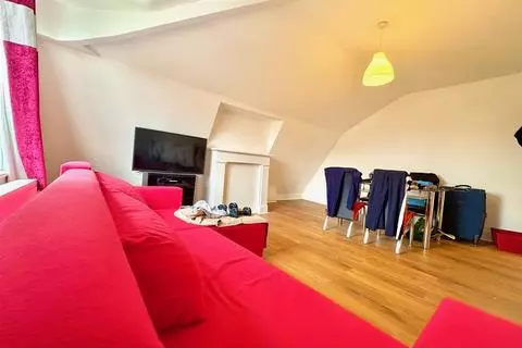 1 bedroom in a house share to rent - View 3