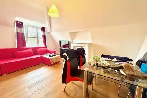 1 bedroom in a house share to rent - View 4