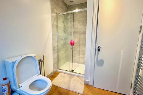 1 bedroom in a house share to rent, Holland Road, Kensington, W14