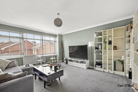 2 bedroom apartment for sale, Cedar Close, Buckhurst Hill, IG9