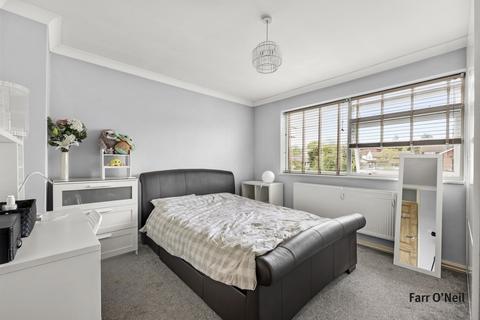 2 bedroom apartment for sale, Cedar Close, Buckhurst Hill, IG9