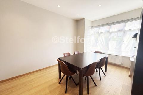 4 bedroom terraced house to rent, Hamilton Road, London, NW11