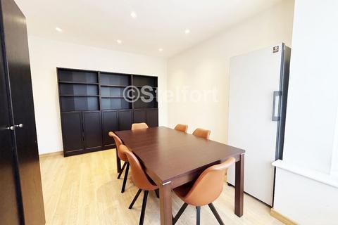 4 bedroom terraced house to rent, Hamilton Road, London, NW11