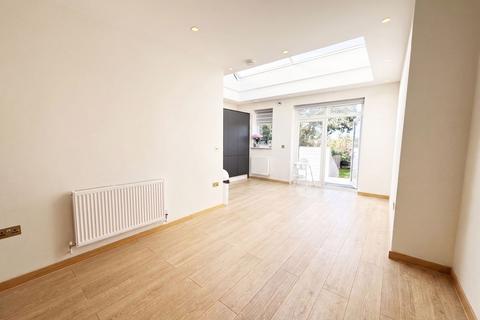 4 bedroom terraced house to rent, Hamilton Road, London, NW11