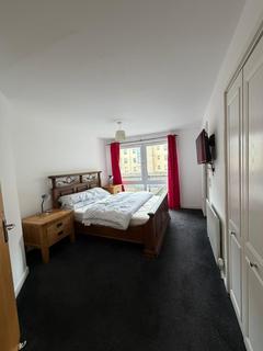 2 bedroom flat to rent, 1/5