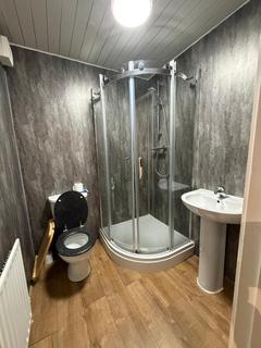 2 bedroom flat to rent, 1/5