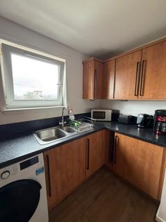 2 bedroom flat to rent, 1/5