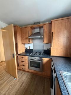 2 bedroom flat to rent, 1/5