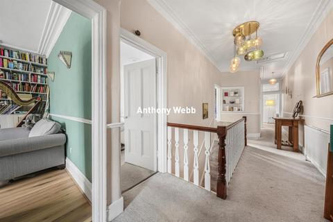 2 bedroom flat for sale, Lakeside Road, Palmers Green, N13