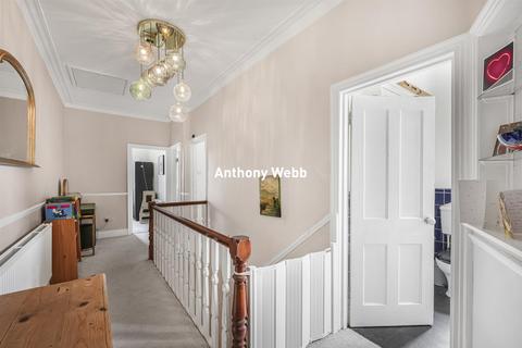 2 bedroom flat for sale, Lakeside Road, Palmers Green, N13