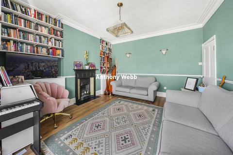 2 bedroom flat for sale, Lakeside Road, Palmers Green, N13