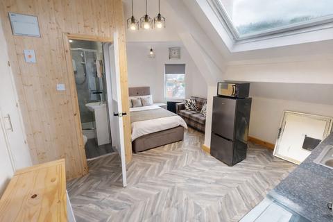Studio to rent, Cardigan Road, Hyde Park LS6