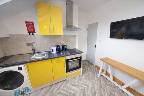 Studio to rent, Cardigan Road, Hyde Park LS6