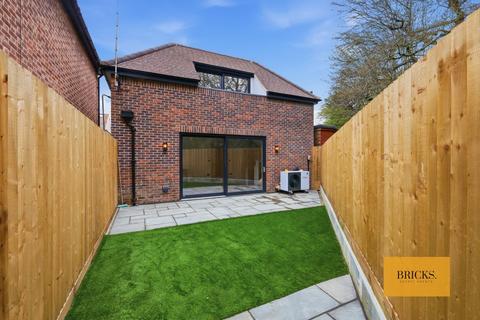 2 bedroom detached house for sale, Forest Drive, Woodford Green IG8