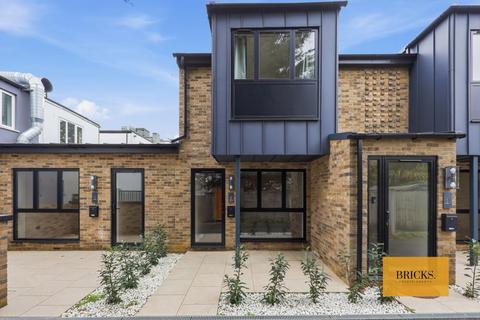 undefined, Queens Road, Buckhurst Hill IG9
