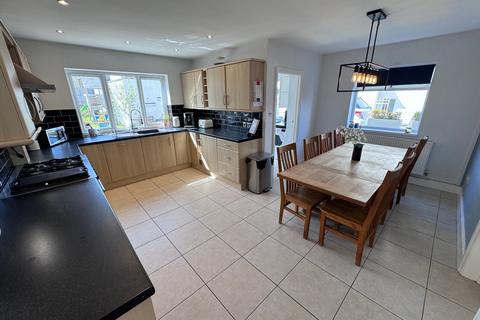4 bedroom semi-detached house for sale, Priory Avenue, Bridgend CF31