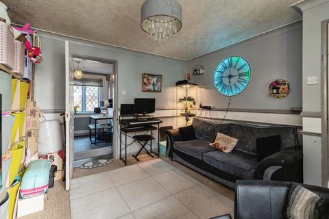 3 bedroom semi-detached house for sale, Gothic Close, Nottingham, Nottinghamshire, NG6