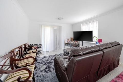 2 bedroom flat for sale, The Lamports, Alton, Hampshire, GU34
