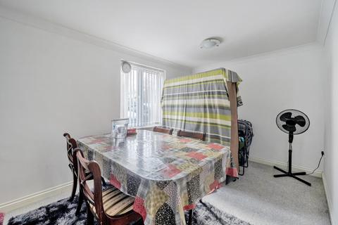 2 bedroom flat for sale, The Lamports, Alton, Hampshire, GU34