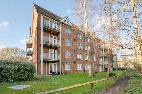 2 bedroom flat for sale, The Lamports, Alton, Hampshire, GU34