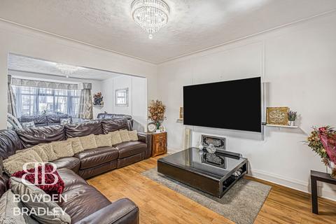 5 bedroom semi-detached house for sale, Clayhall Avenue, Clayhall, IG5