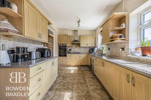 5 bedroom semi-detached house for sale, Clayhall Avenue, Clayhall, IG5