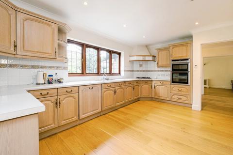 4 bedroom detached house for sale, The Woodfines, Hornchurch, RM11