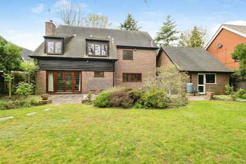 4 bedroom detached house for sale, The Woodfines, Hornchurch, RM11