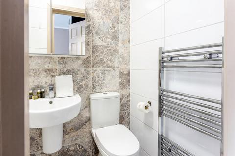 Studio to rent, Bond Street, Ealing, London, W5
