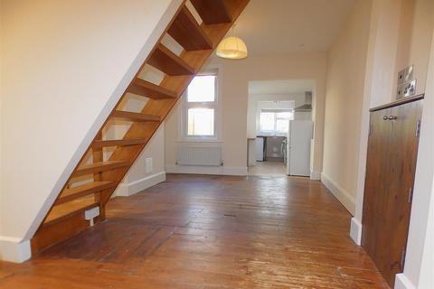 2 bedroom terraced house to rent, Malta Road, Cambridge CB1