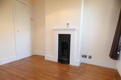 2 bedroom terraced house to rent, Malta Road, Cambridge CB1