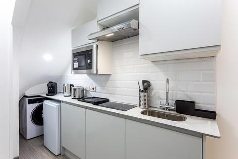 Studio to rent, Bond Street, Ealing, London, W5