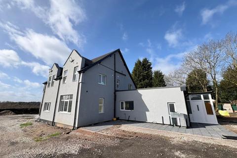1 bedroom in a house share to rent, Watling Street, Cannock, WS11
