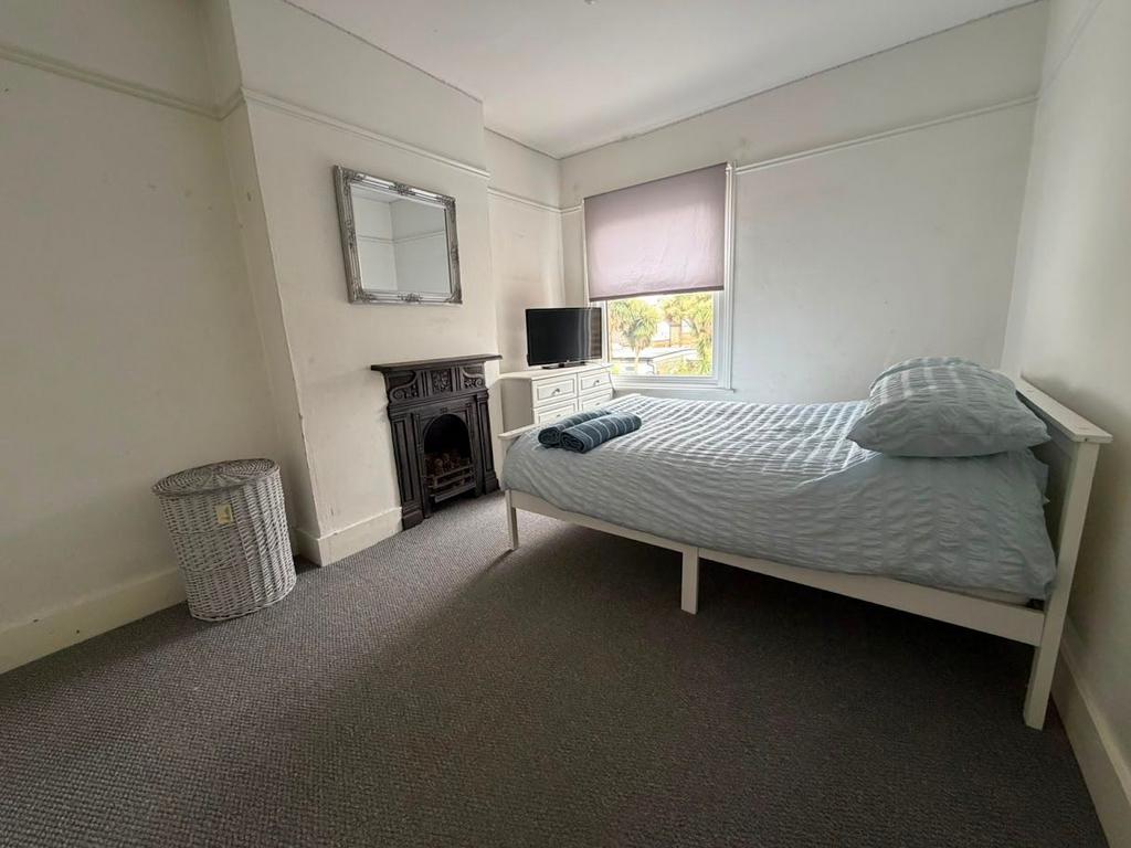 Bedroom, fireplace