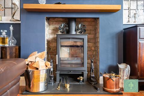4 bedroom semi-detached house for sale, The Birches, Winchmore Hill, London, N21