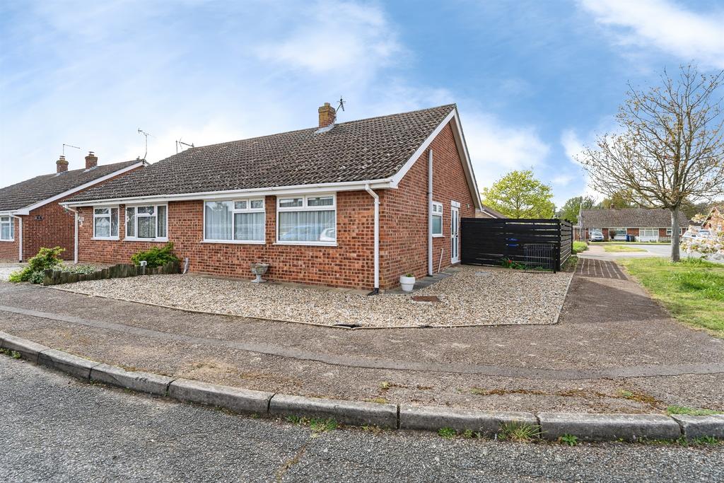 2 bedroom semi-detached bungalow for sale