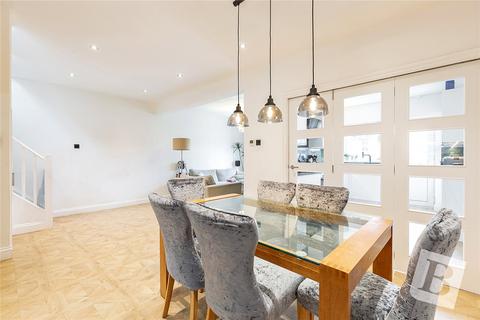 4 bedroom semi-detached house for sale, Court Avenue, Romford, RM3