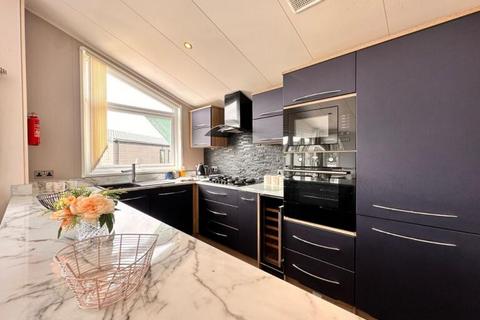 2 bedroom park home for sale, Hoburne Cotswold Reach