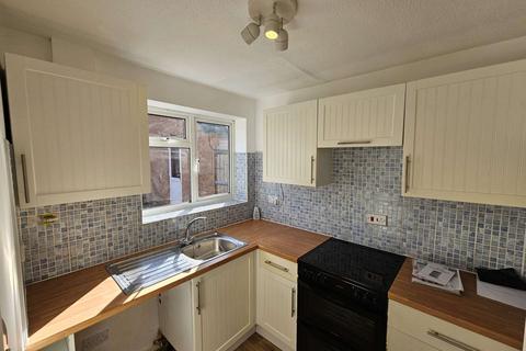 3 bedroom semi-detached house to rent, Luton LU4