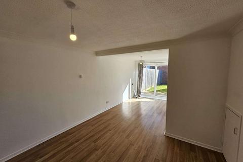 3 bedroom semi-detached house to rent, Luton LU4