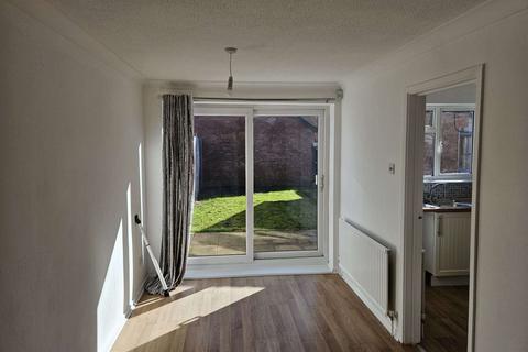 3 bedroom semi-detached house to rent, Luton LU4