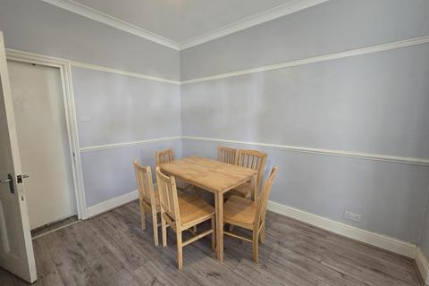 4 bedroom house to rent, Victoria Road, Barnet